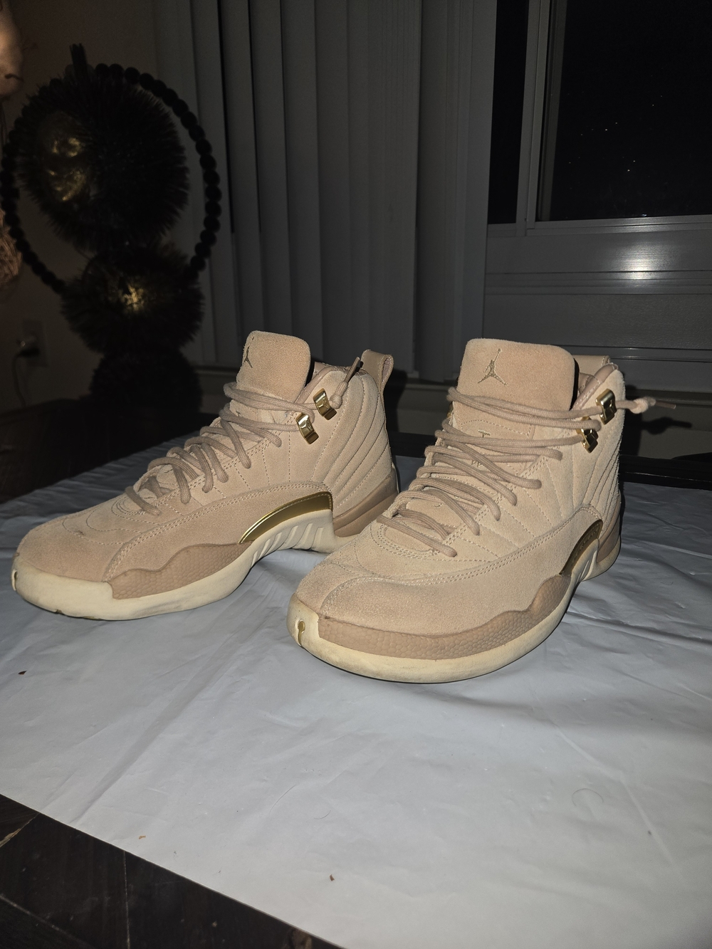 Air Jordan 12 Retro Women - Picture 2 of 6